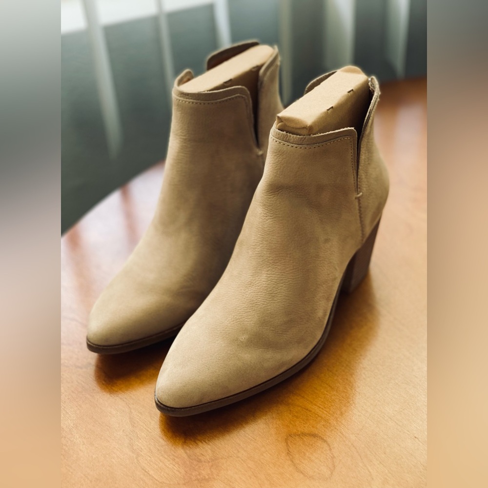 NEW! Lucky Brand Suede/Leather Ankle Booties in Tan! Size 9!